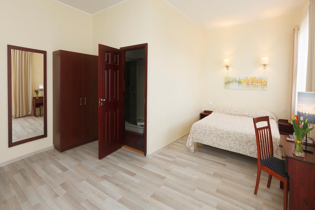 Paernu Jahtklubi Kuelalistemaja Hotel ภายนอก รูปภาพ